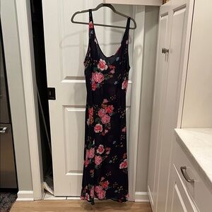 Floral Sleeveless Maxi sun dress 👗 or cover up. Maxi 54 in long!